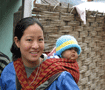 シャンティ村　若い母親と乳児 Mother and baby