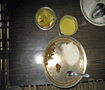 バンブー・ゲストハウスの昼食　豆と野菜煮とダール Dinner of the guest house