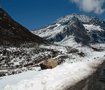 難所セラ峠には雪が降っていた Snow road 2 Sera Pass