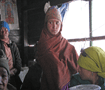 セラ峠の茶店で　ネパリーの女性 Nepalese at Sera pass