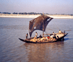 川を行くボロ帆船　バングラのシンボル Symbol of the country