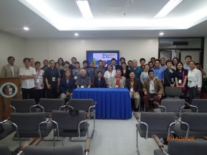 Group photo of participants, with Hiromu Shimizu, James Warren, Gemma Teresa Narisma, James Warren, and Filomeno Aguilar at the center of the first row.