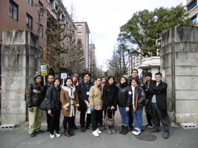 京都大学北部構内前にて集合写真