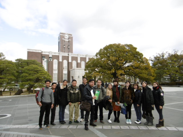 京都大学時計台前